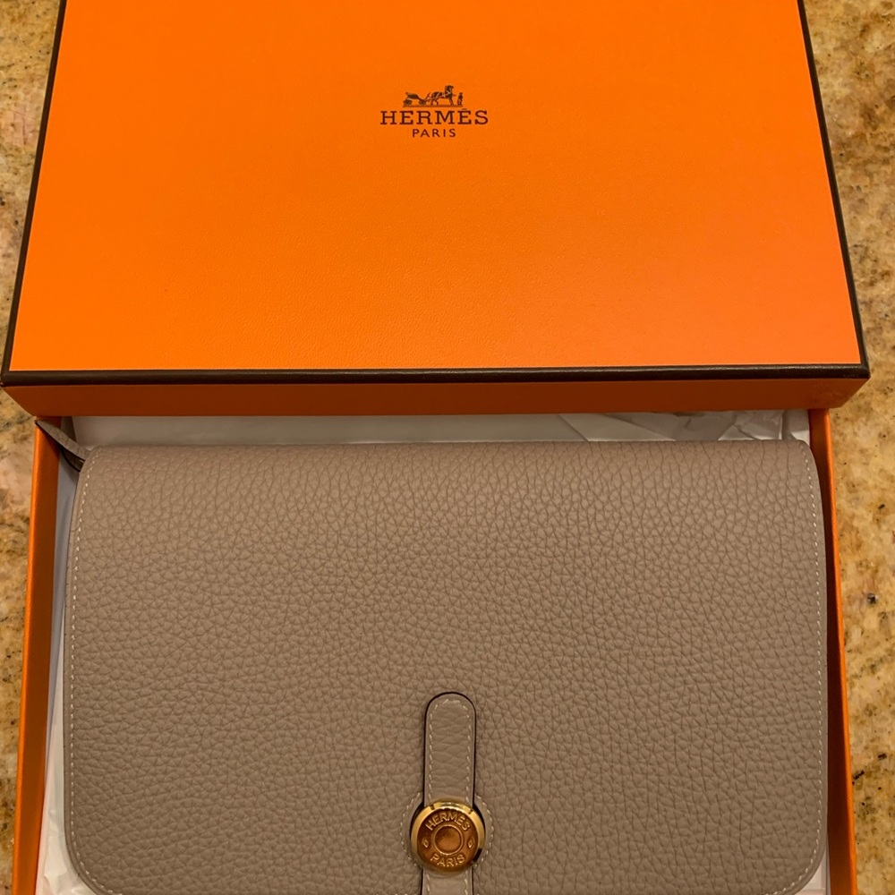 Brand new Hermès wallet/Authentic Guarantee!